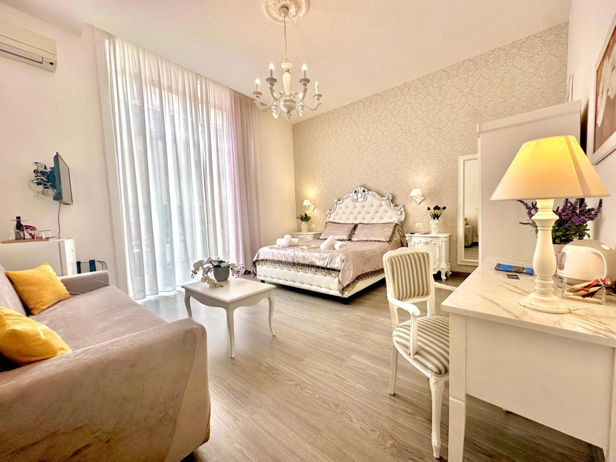 Palazzo Chiatamone Hotel Naples Exterior photo