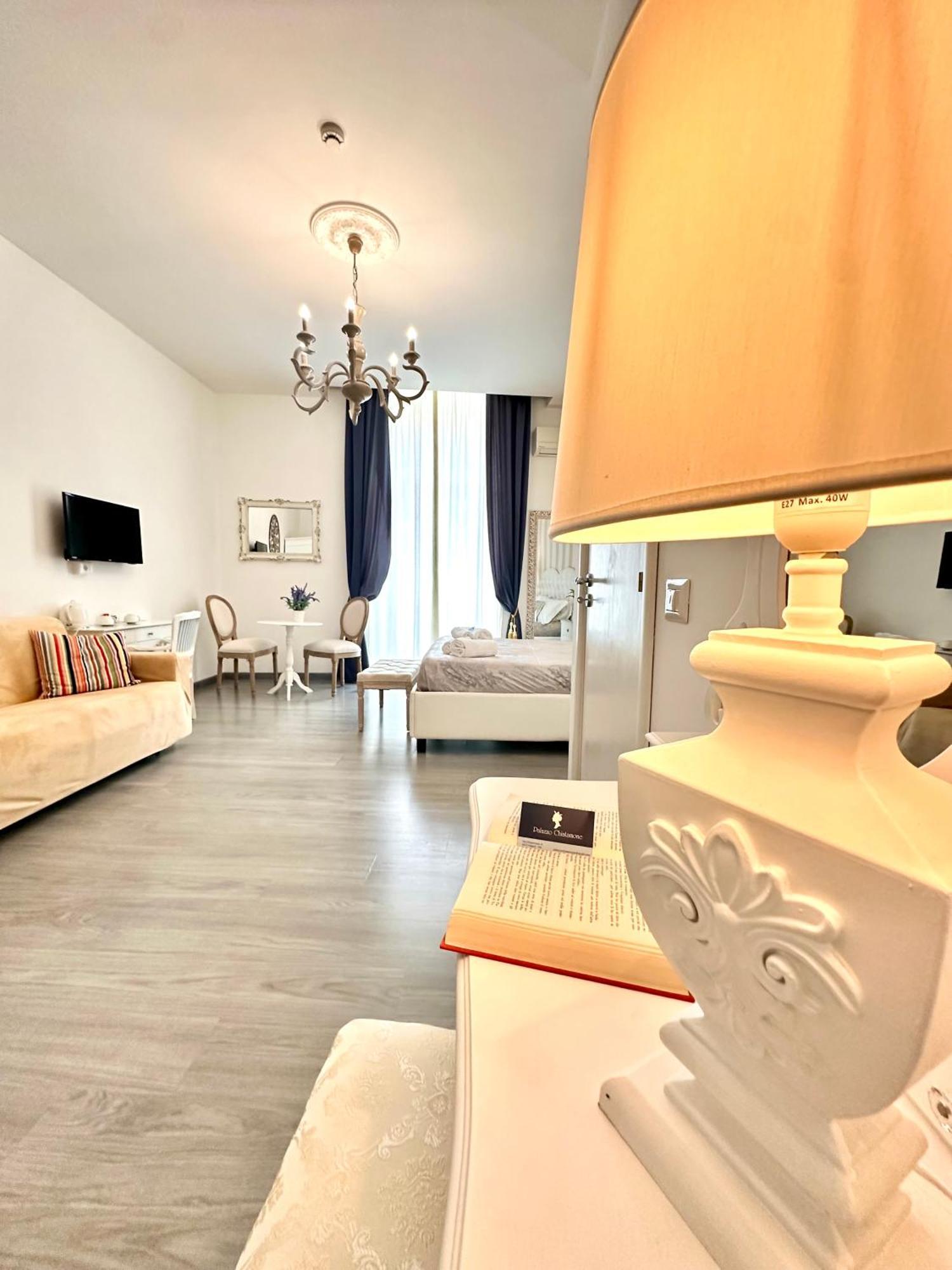 Palazzo Chiatamone Hotel Naples Exterior photo