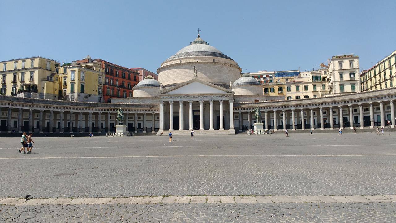 Palazzo Chiatamone Hotel Naples Exterior photo